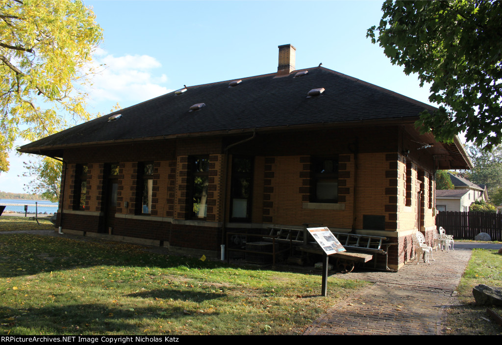 Grosse Ile MC Depot